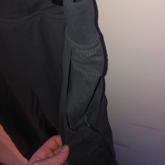 Lulu lemon sweatpants - Picture 4 of 9